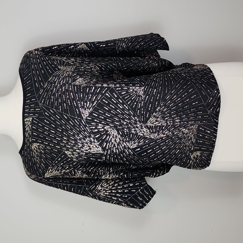 VINTAGE Sz LG Diversity Black Bat Wing Short Sleeve Top with Gold Accents